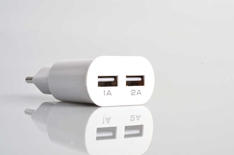 Zore%20ZR-A2000%202%20Usb%20li%20Lightning%20Ev%20Şarj%20Seti